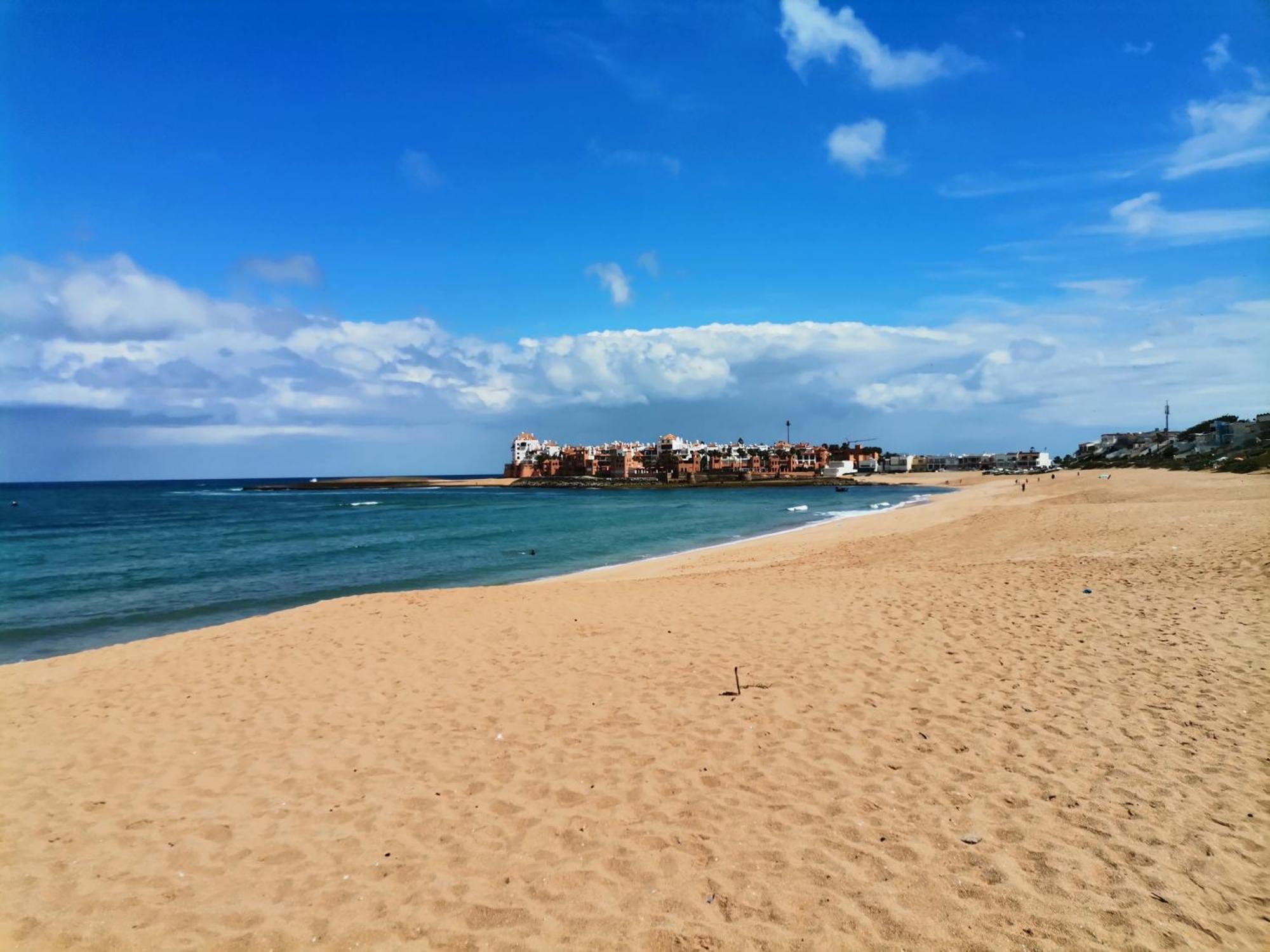 Grand Appartement Vue Golf A 2 Min De La Plage Бузника Екстериор снимка